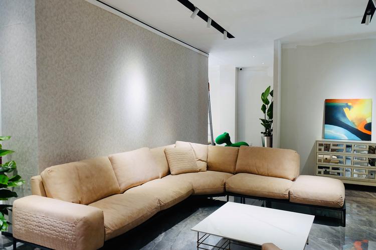 五金用品,裝飾材料銷售;室內外裝飾工程設計,施工;建筑裝飾工程,裝修